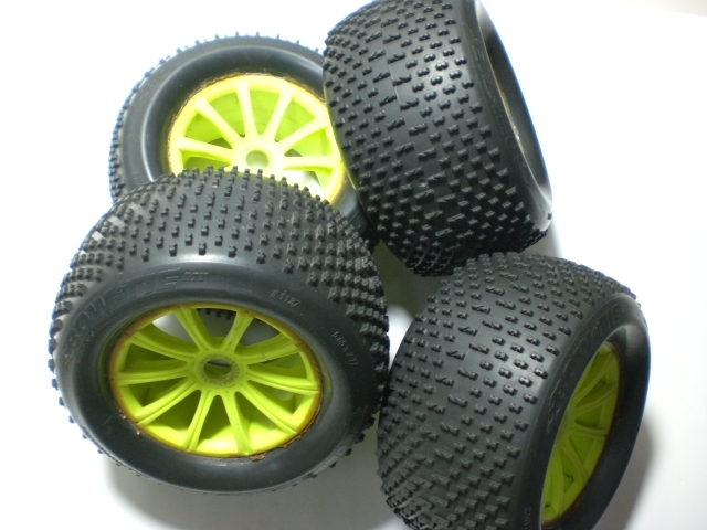 ラジコンカー タイヤセット 17mmハブ モントラ （モンスタートラック