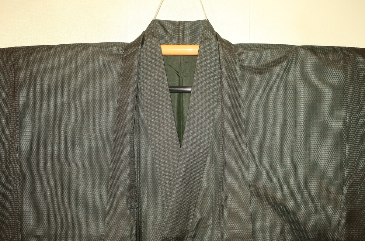 壱金6091 本絹泥草木大島紬男着物羽織 裄72丈144К百山亀甲檳榔樹染 鉄緑茶・青銅色 珍色
