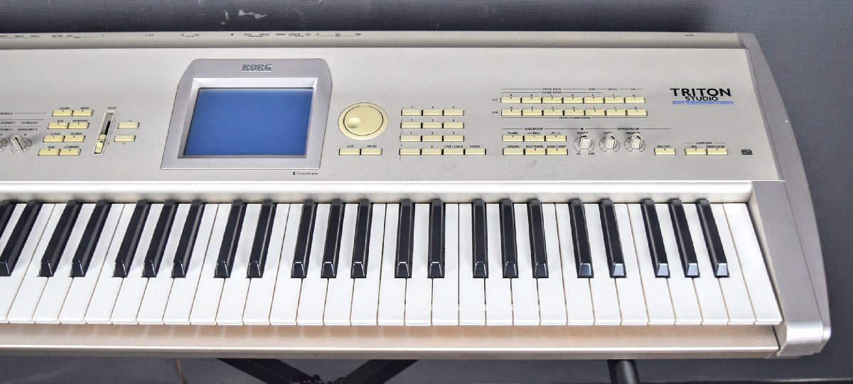 KORG コルグ TRITON LE61 シンセサイザー ② 楽器・機材 KORG TRITON