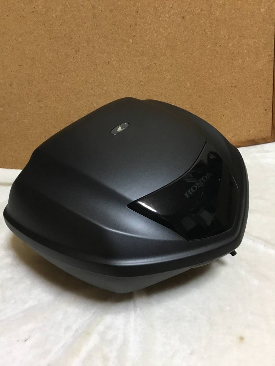 ホンダ 純正トップケース リアボックス 鍵付き1本&ベース(台座) と ホンダ 純正トップケース リアボックス 鍵付き1本&ベース(台座) と