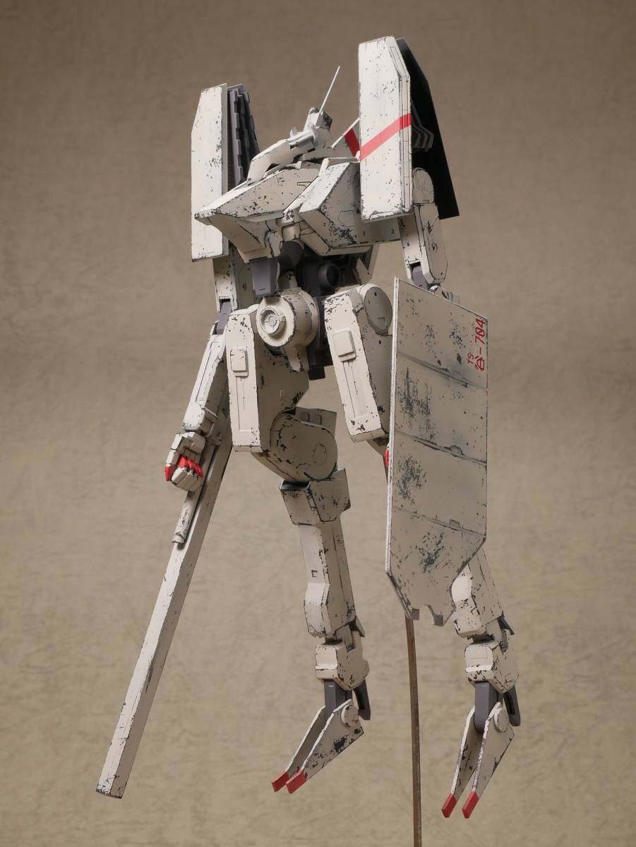 【プラモデル塗装済み完成品】シドニアの騎士　コトブキヤ　1/100スケール　一七式衛人 白月改 継衛 