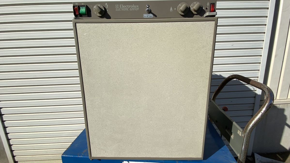 エレクトロラックス 3way 冷蔵庫 57.5L DC12V AC100V LPガス 
