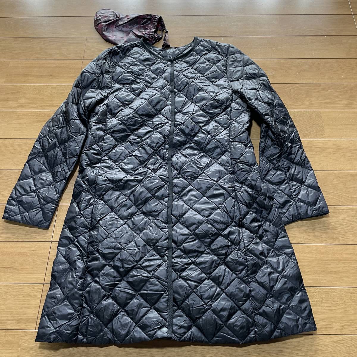 E-7　ユニクロ　サイズ XL・黒！　ライトダウン（90%）コート ボタン