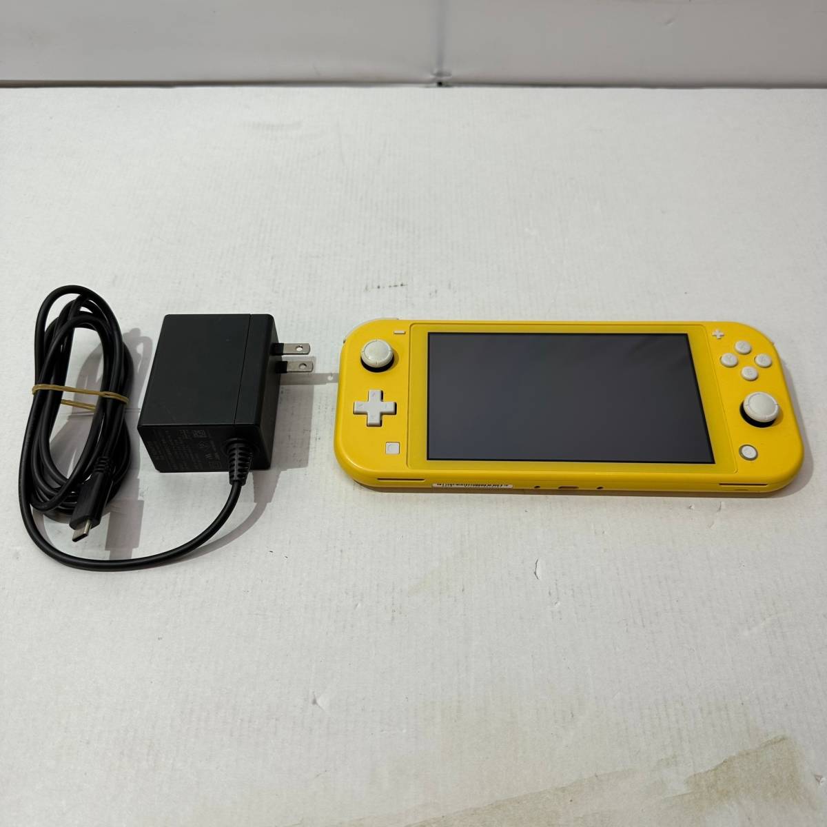 No.4348 ☆1円～【Nintendo Switch】スイッチ ライト 本体 イエロー + 