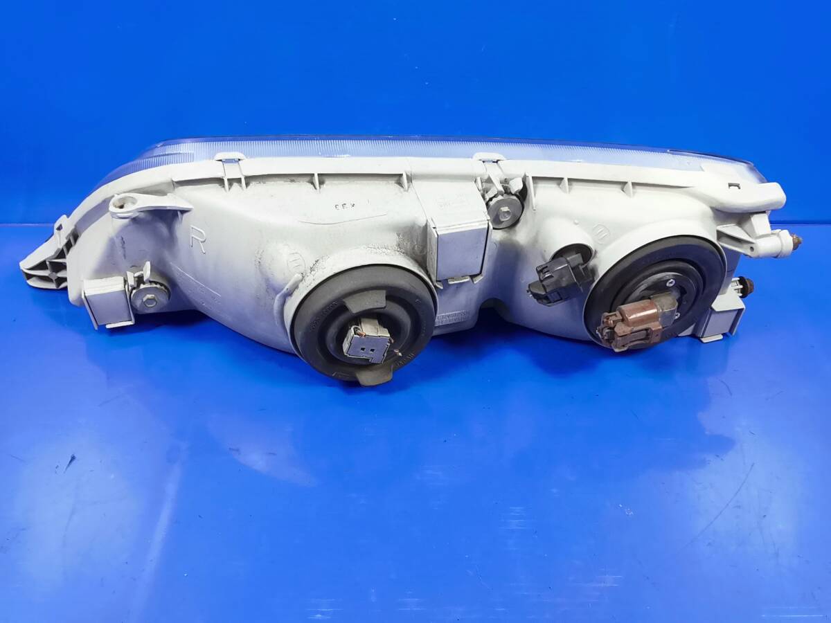 k*r様 トヨタJZX100 マークⅡ ヘッドライト 左右　22-251 トヨタ JZX100 マークⅡ ハロゲン 左右 ヘッドライト KOITO 22-251 R