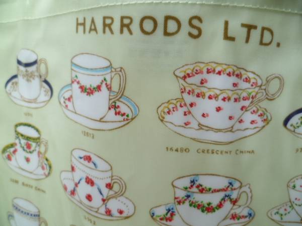 ハロッズ トートバック ティーカップ柄 サイズ 中 ビニール製 売買されたオークション情報 Yahooの商品情報をアーカイブ公開 オークファン Aucfan Com