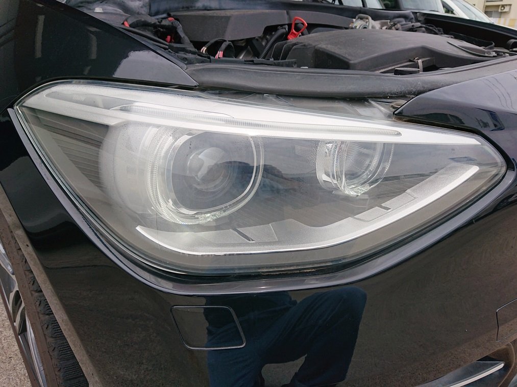 ジャンク！『psi』 BMW DBA-1A16 F20 1シリーズ 118i 右ヘッドライト HELLA製 H24年式 BMW F20 DBA-1A16 エンジン 左右 １シリーズ型式：DBA-1A16（ＢＭＷ）のクルマカタログ｜中古車の