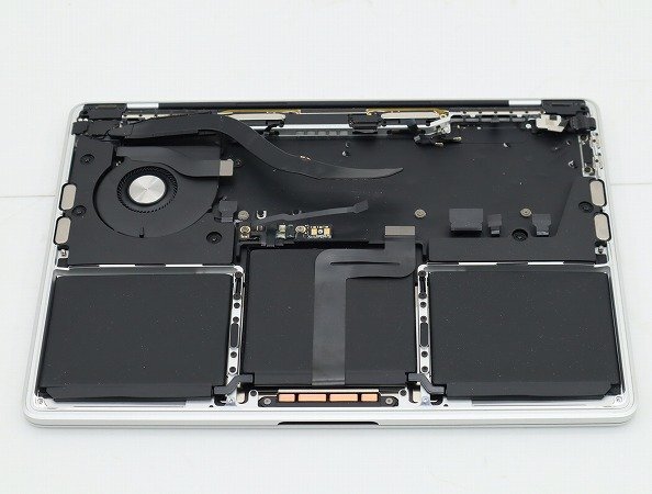 ジャンク MacBook Pro A2251 シルバー ロジックボード無し 145050.jpg