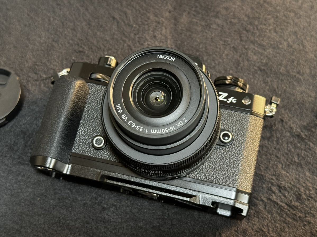シャッター回数171回 Nikon zfc 16-50vrレンズキットブラック smallrigハンドグリップ　_2