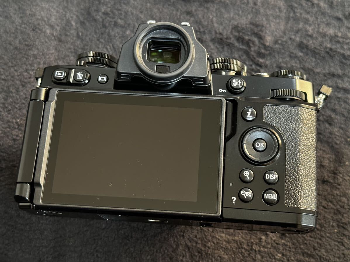 シャッター回数171回 Nikon zfc 16-50vrレンズキットブラック smallrigハンドグリップ　_5