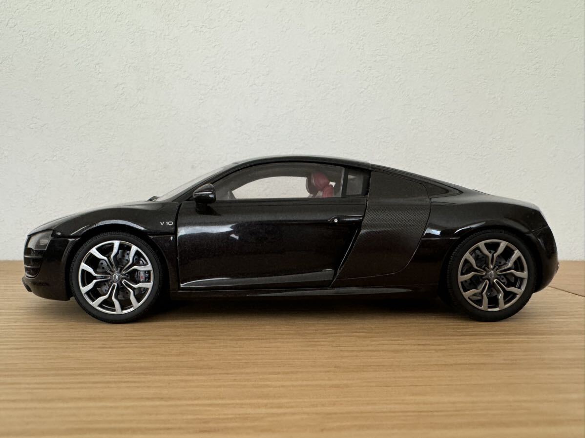 アウディ R8 V10 5.2 FSI quattro 2009 （ラバグレー） （1/18スケール ダイキャスト 京商オリジナル K09216LGR）_3