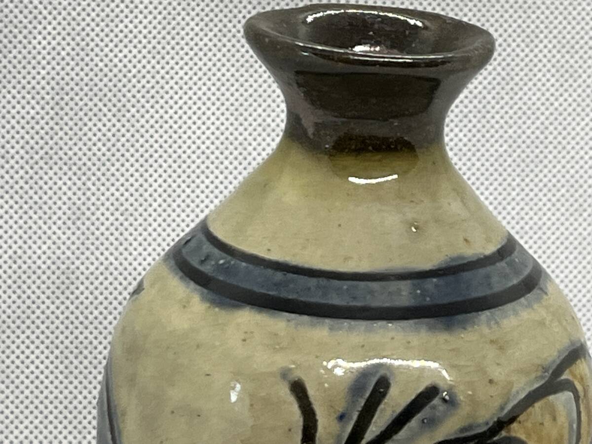 人間国宝 【金城次郎】 笑う魚 海老魚紋 高さ14cm 【徳利】 壺屋焼 掻