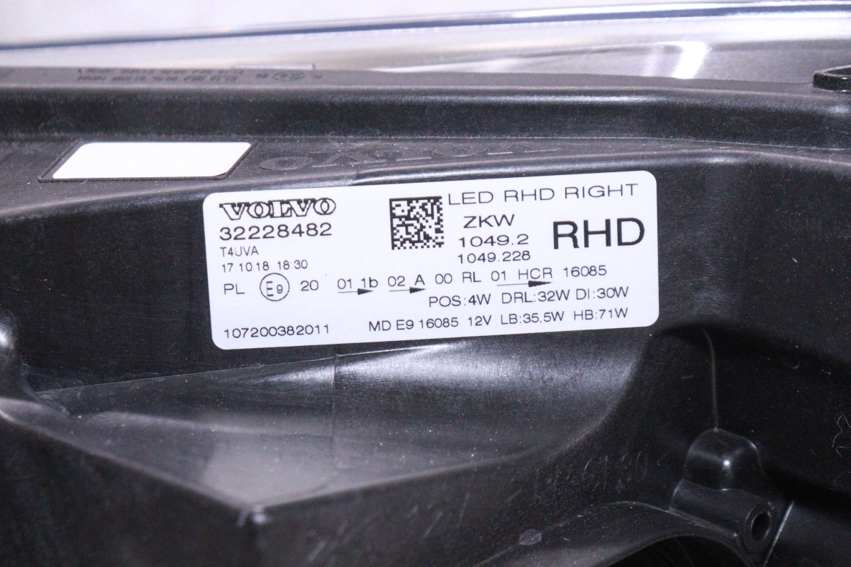 31-1263 後期 LED MB ボルボV40 右ヘッドライト 32228482 ブラック 純正 ボルボ YM(ヘッドライト)｜売買された ...