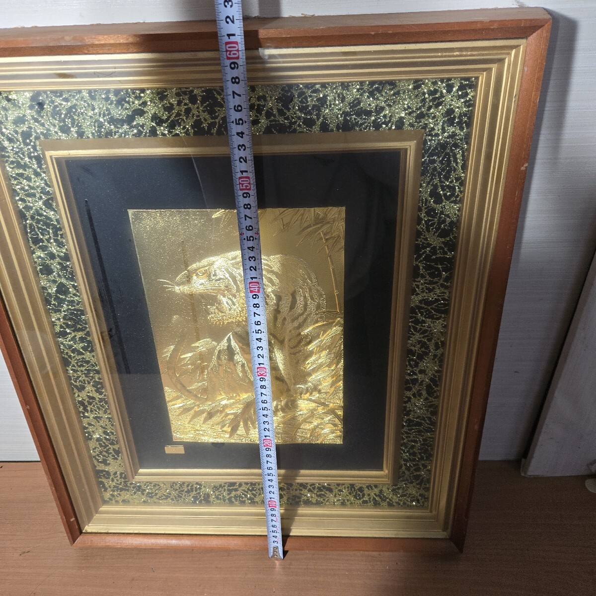 虎 金メッキ 壁掛け 額縁 トラ 額装 インテリア 寅 縁起物 工芸品