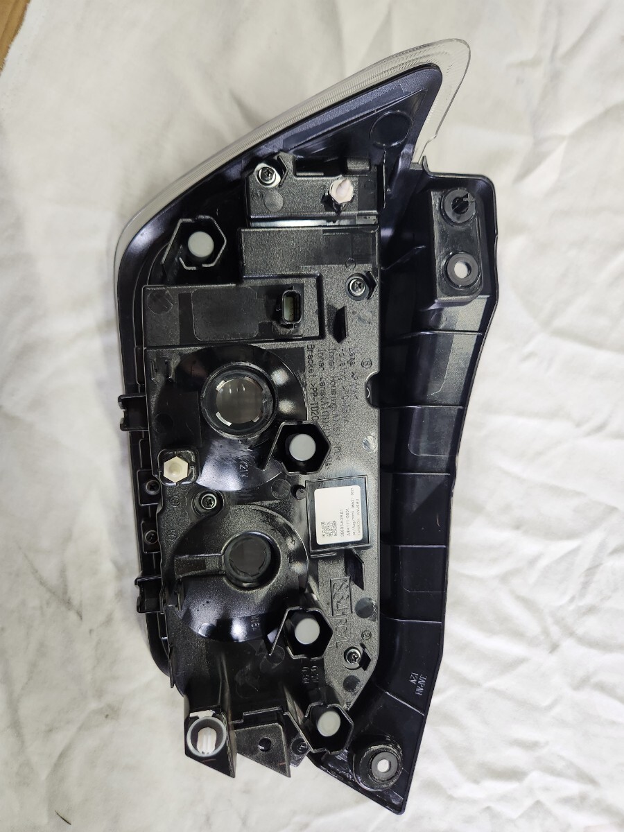 MH95S スズキワゴンRスティングレイ 右側テールライトユニット 【公式