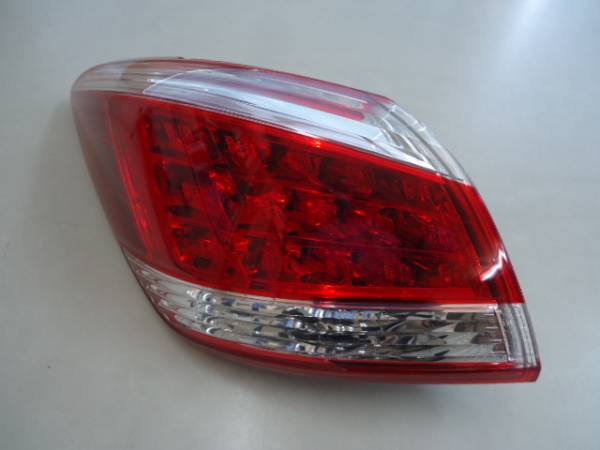 ５１型　ムラーノ　左テールランプ　外側　純正_1