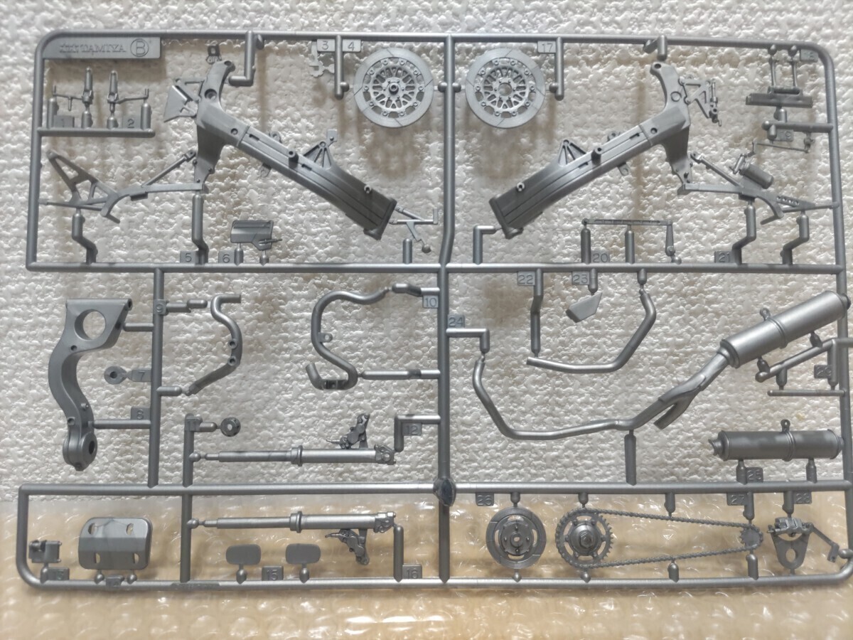 タミヤ　1/12 オートバイシリーズ VFR750R プラモデル_4