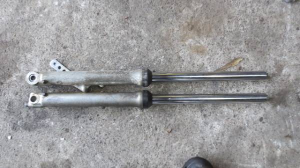 CM250T.MC04フロントフォーク(ホーク，CB250T，パブ)