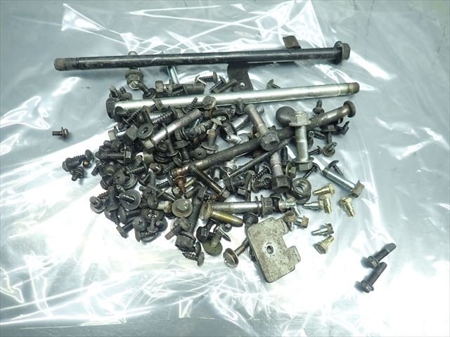 β241121-3 スズキ GSR125 NEX RFDUTD44T (H21年式) 始動動画有 ステー ボルト ナット_1