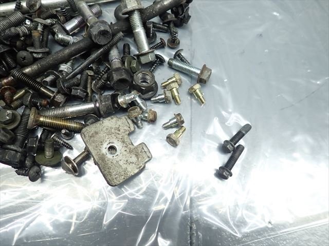 β241121-3 スズキ GSR125 NEX RFDUTD44T (H21年式) 始動動画有 ステー ボルト ナット_2