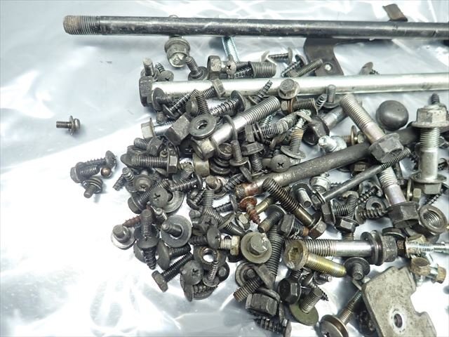 β241121-3 スズキ GSR125 NEX RFDUTD44T (H21年式) 始動動画有 ステー ボルト ナット_4