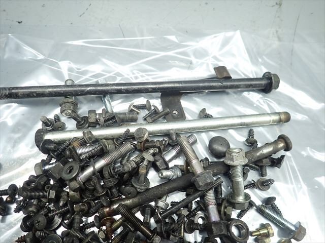 β241121-3 スズキ GSR125 NEX RFDUTD44T (H21年式) 始動動画有 ステー ボルト ナット_6