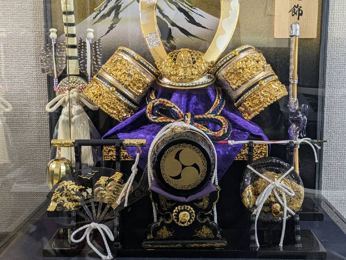 □○ 五月人形 兜 10号 ガラスケース付き オルゴール『鯉のぼり』 彫金
