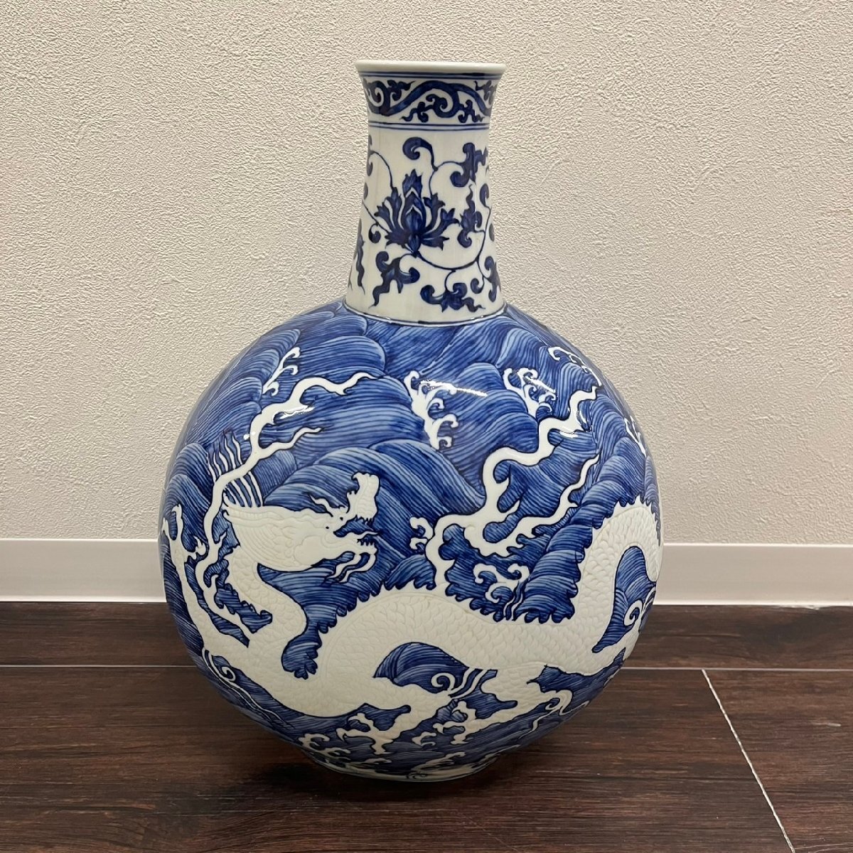 ICA4154】中国美術 青花海水白龍扁瓶 故宮博物院監製証明付 江西景徳鎮