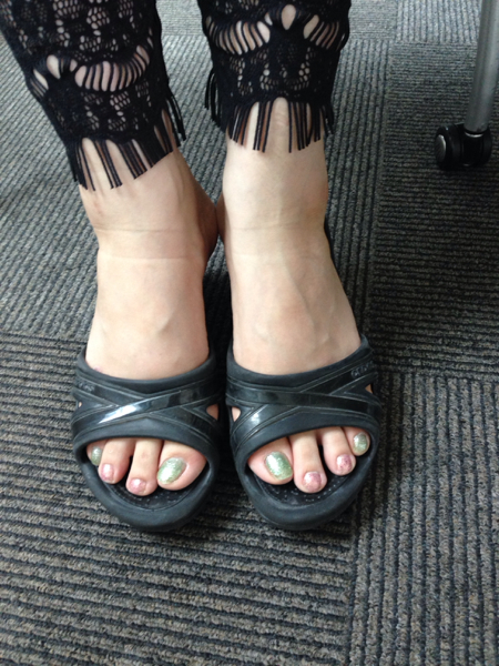 クロックスヒールサンダル美脚匂いフェチ 激臭履き潰しol黒 23cm 売買されたオークション情報 Yahooの商品情報をアーカイブ公開 オークファン Aucfan Com