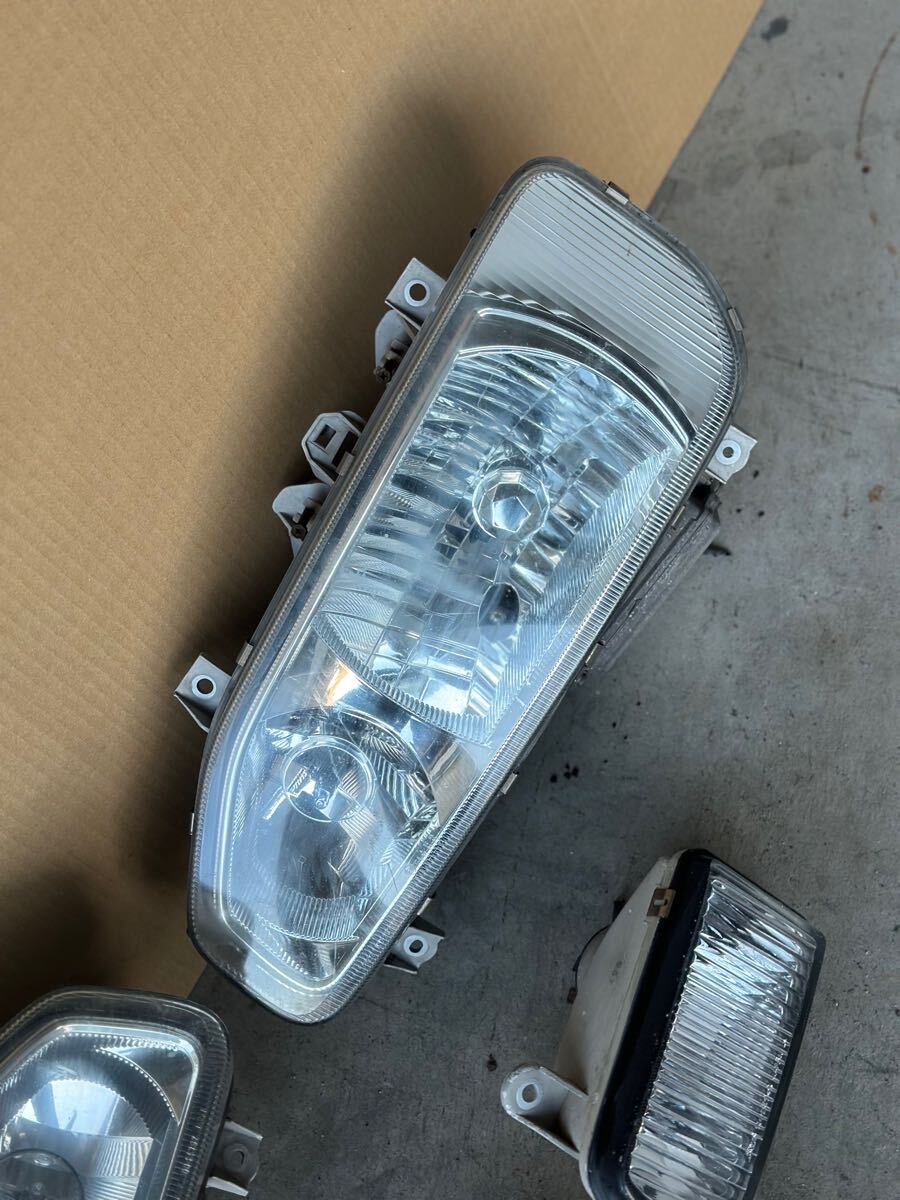 KA1409 日産　UD クオン　ヘッドライト　ヘッドランプ　ウィンカー　サイドマーカー　左右セット クオン UD 日産 右 純正 みんカラ