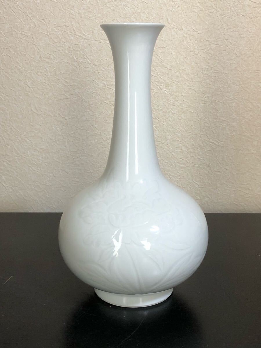 中村清六 作 白磁 牡丹彫文 鶴首花瓶 共箱 しおり 花器(白磁)｜売買