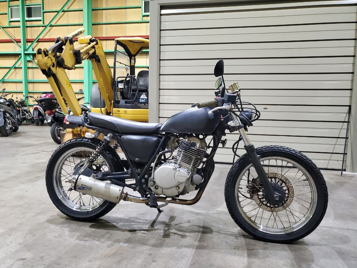 バイクシート 黒 ストライプデザイン グラストラッカー ビッグボーイ スズキ | NJ4BA NJ47A グラス