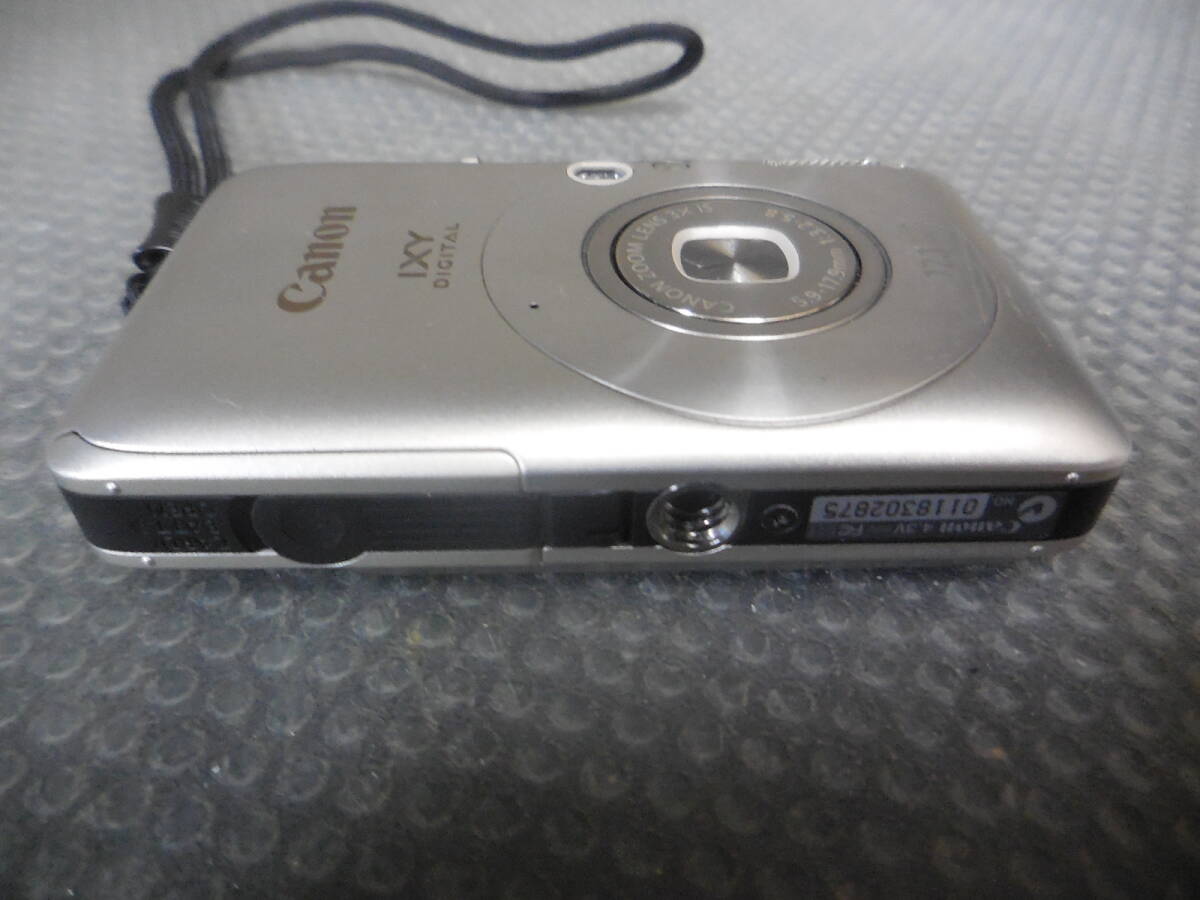 送料385円】 Canon キヤノン DIGITAL IXUS PC1353 シルバー コンパクト