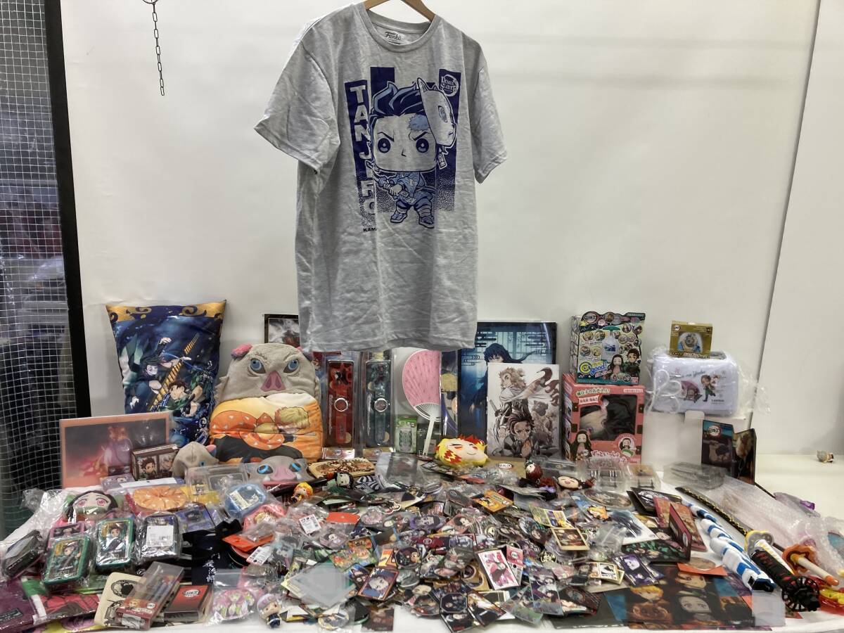 ☆◇【USED】鬼滅の刃 グッズ 大量セット 缶バッヂ アクスタ ラバスト 