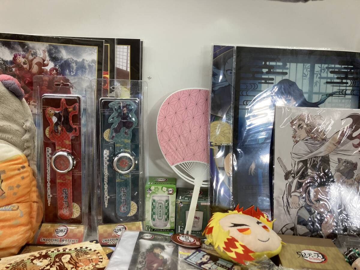 ☆◇【USED】鬼滅の刃 グッズ 大量セット 缶バッヂ アクスタ ラバスト 
