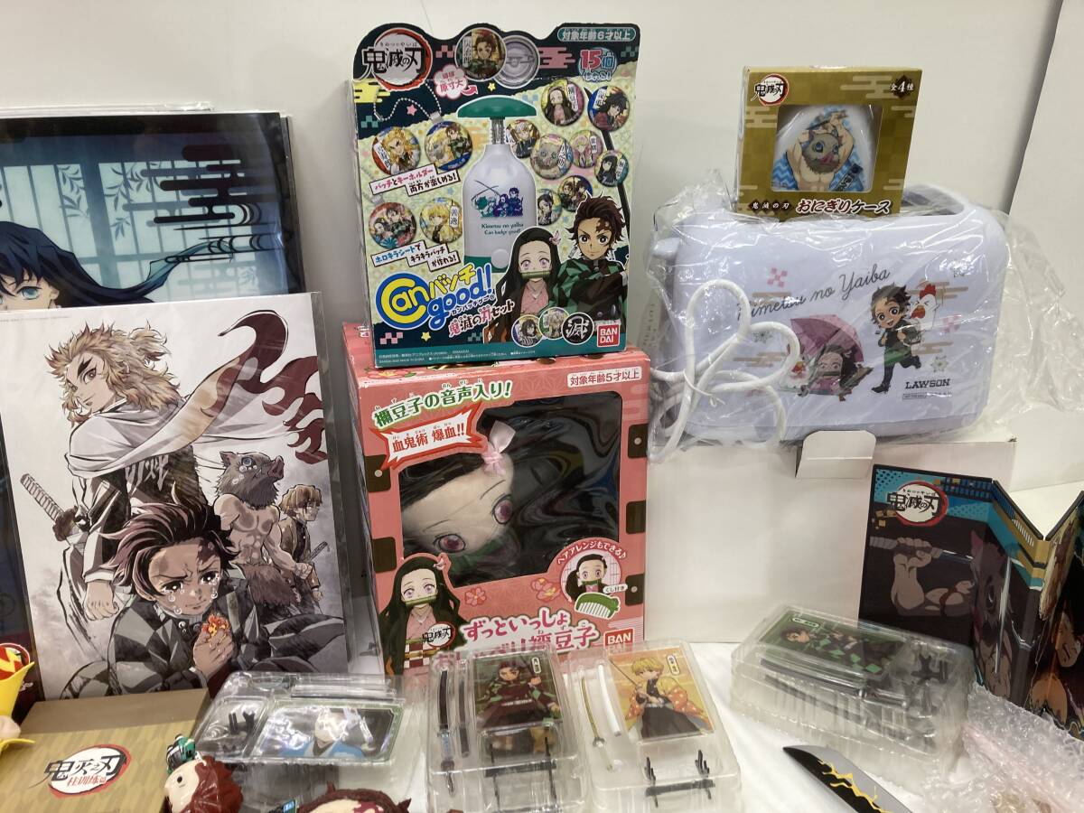 ☆◇【USED】鬼滅の刃 グッズ 大量セット 缶バッヂ アクスタ ラバスト 