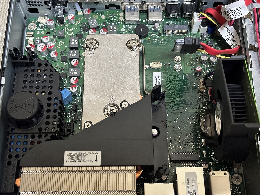 小型PC 富士通ESPRIMO Q558/B Core i3-9100T ストレージなし 中古品