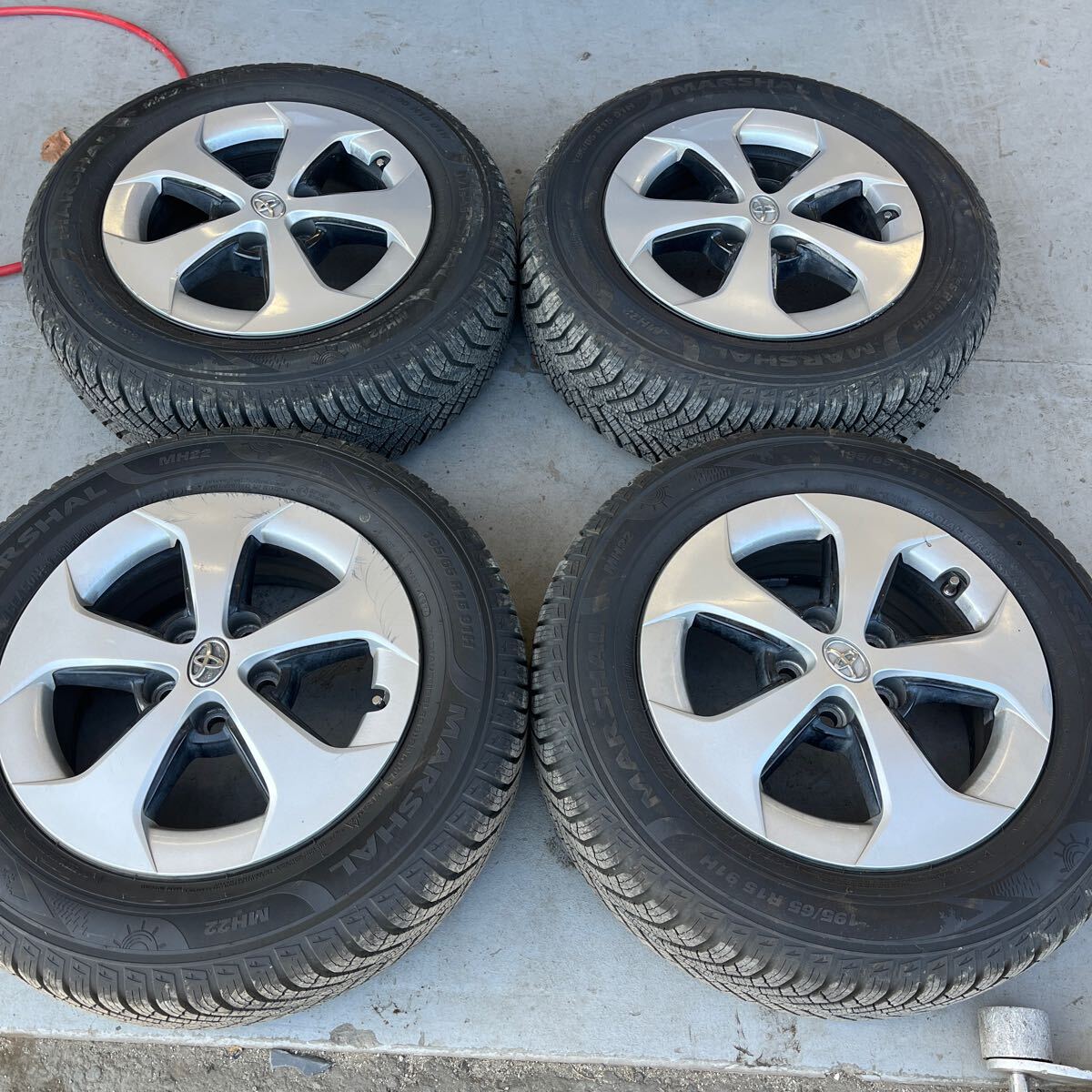  ZVW30 プリウス後期 純正アルミ 195/65R15 オールシーズンタイヤ2024年製バリ溝４本セット スタッドレス(スタッドレスタイヤ)｜売買されたオークション情報、yahooの商品情報をアーカイブ公開 - 5穴