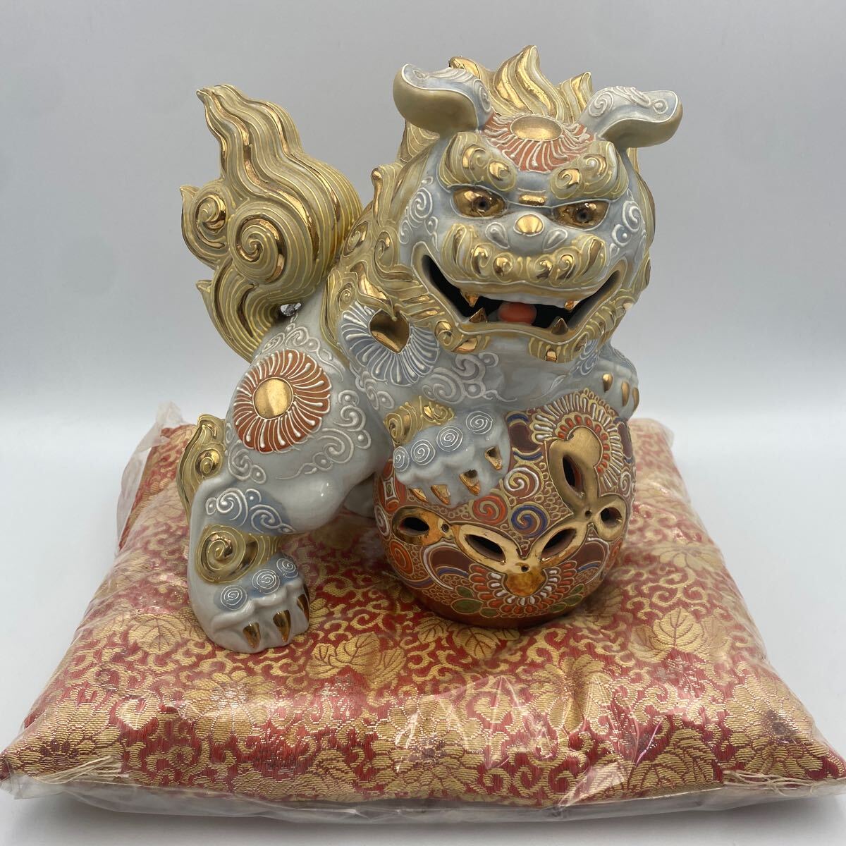 大型金属製 玉乗り獅子の置物台付き