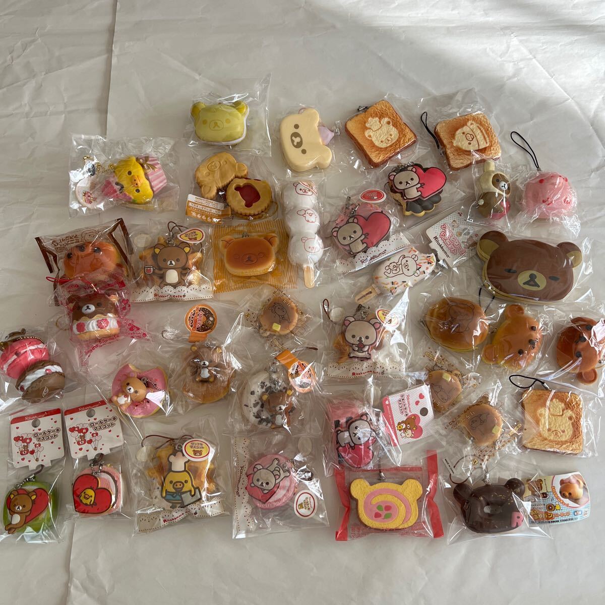 つんで、もちふわ。リラックマ♡ストラップ♡キーホルダー♡ドーナツ♡スクイーズ♡ リラックマ レトロ スクイーズ ストラップ キーホルダー まとめて 大量