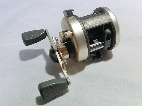 ZEBCO ベイトリール IR4C Quantum Iron 4-Ball Bearing 釣り用品