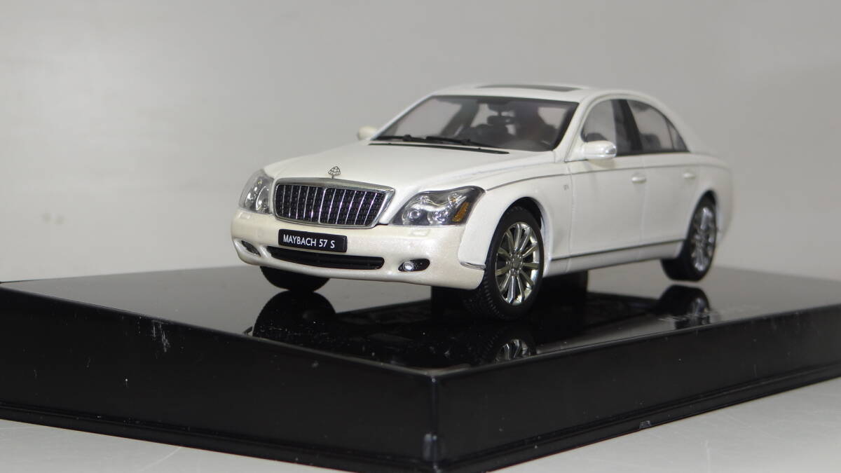 MAYBACH 57 S 2005 マイバッハ 1/43スケール 56157 AUTOart　モデルカー_6
