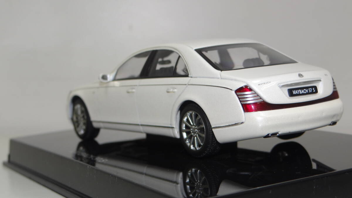 MAYBACH 57 S 2005 マイバッハ 1/43スケール 56157 AUTOart　モデルカー_9