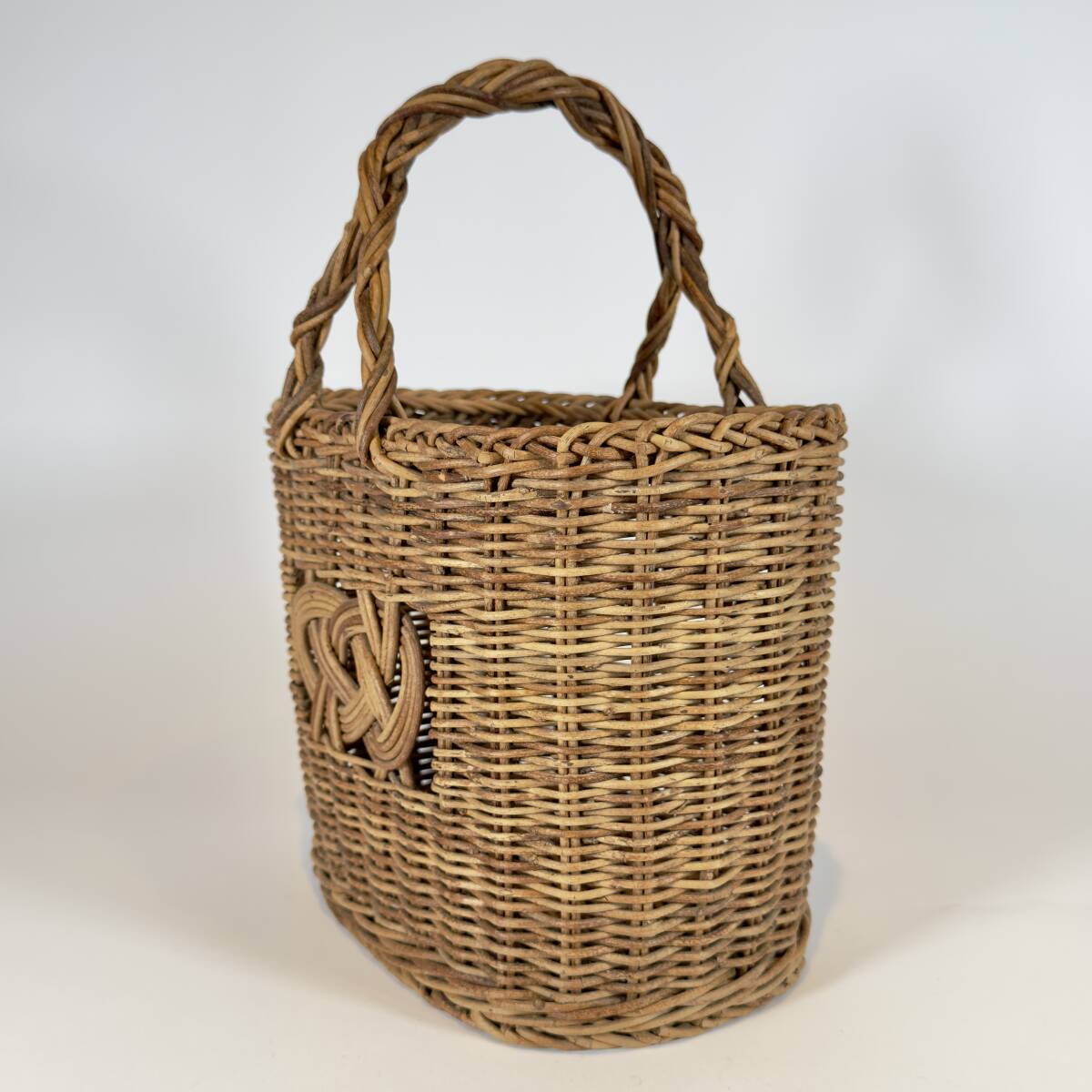 籐の籠　籐のバスケット　民芸　横巾約２５.０ｃｍ　縦巾１７．０ｃｍ　高さ約３５．０ｃｍ_2