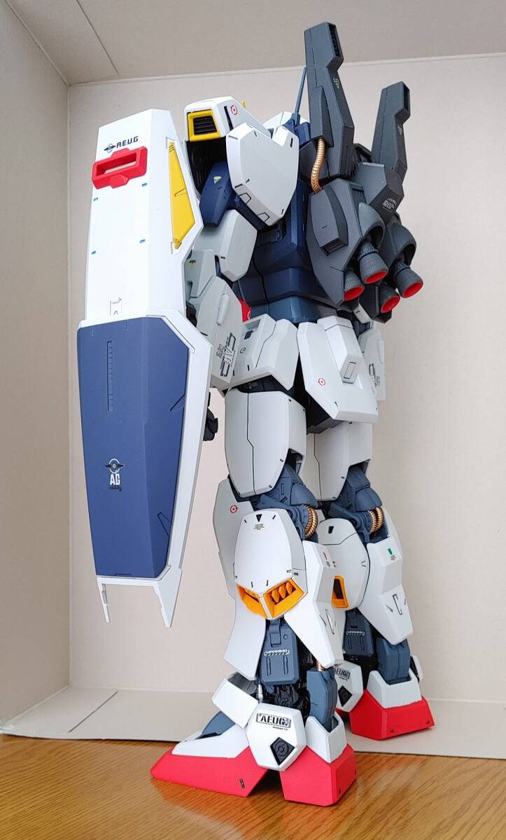 PG 1/60 RX-178 ガンダムMk-II (エゥーゴカラー)　完成品です_2
