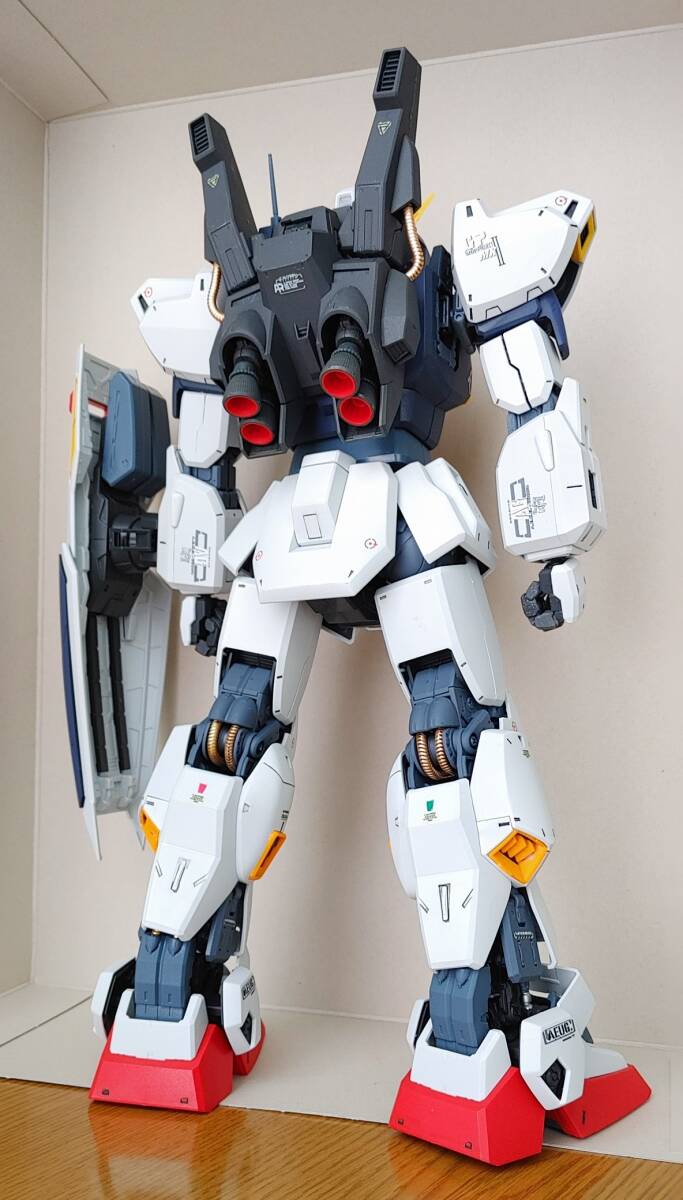 PG 1/60 RX-178 ガンダムMk-II (エゥーゴカラー)　完成品です_3