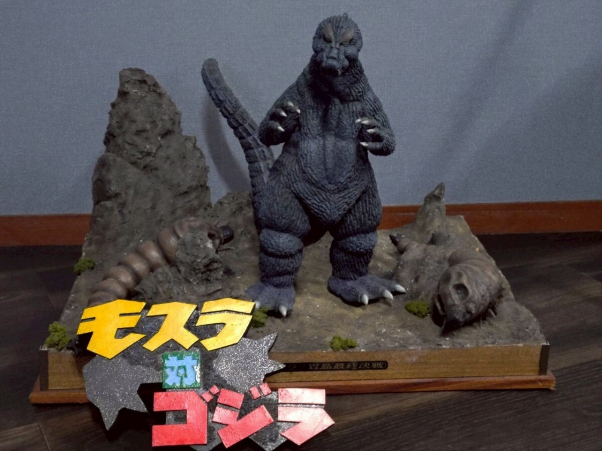 YAMAKAWA造型部 原子怪獣ゴジラ1964 モスラ幼虫2体 ジオラマベース