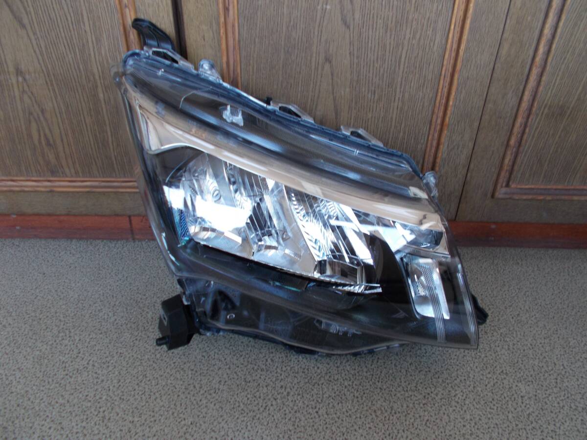 ルーミー　M900A　後期　純正 綺麗な ヘッド ライト右　 LED 　STANLEY W6249_1