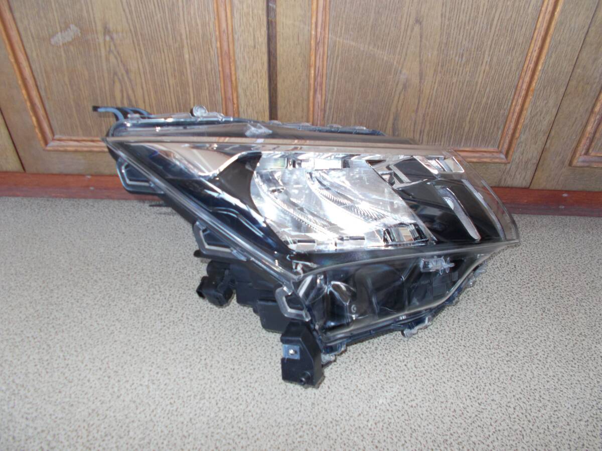ルーミー　M900A　後期　純正 綺麗な ヘッド ライト右　 LED 　STANLEY W6249_2