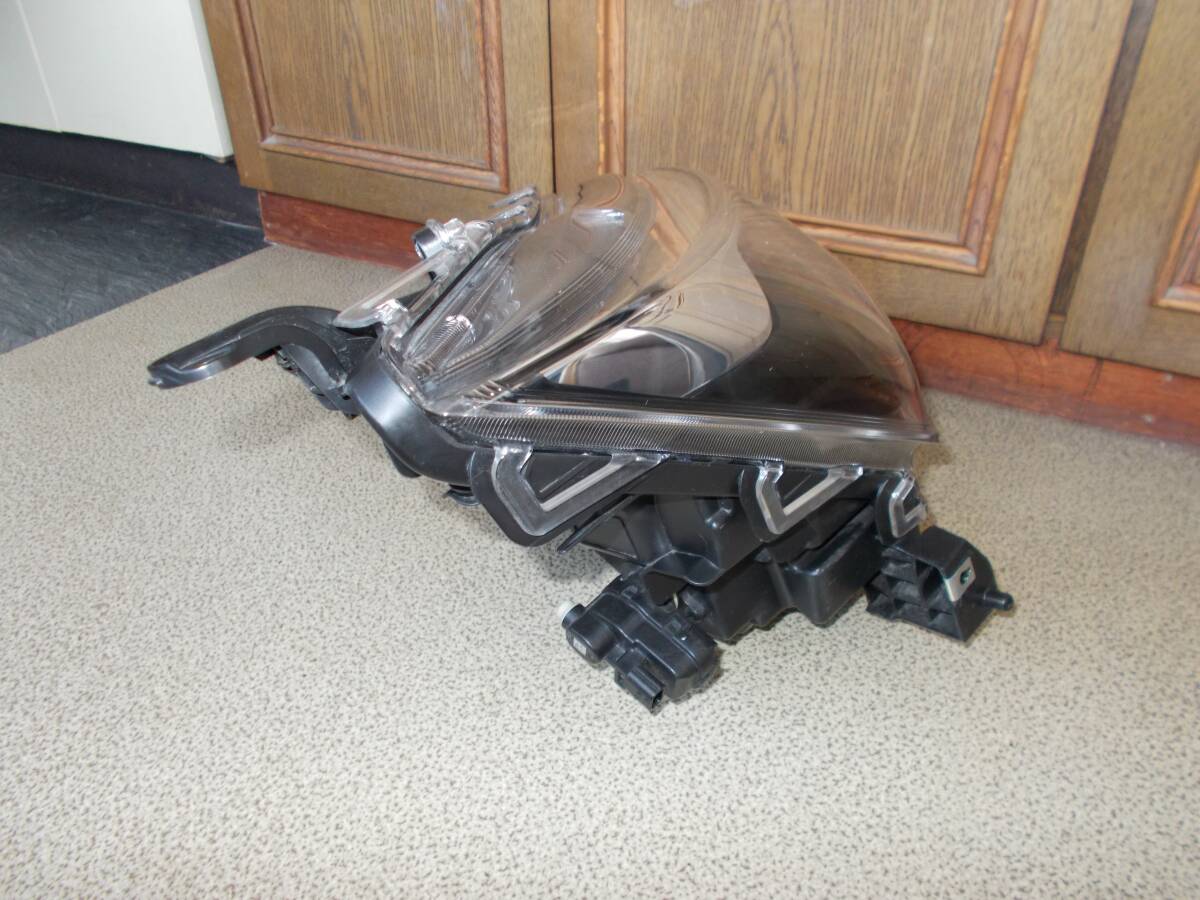 ルーミー　M900A　後期　純正 綺麗な ヘッド ライト右　 LED 　STANLEY W6249_5